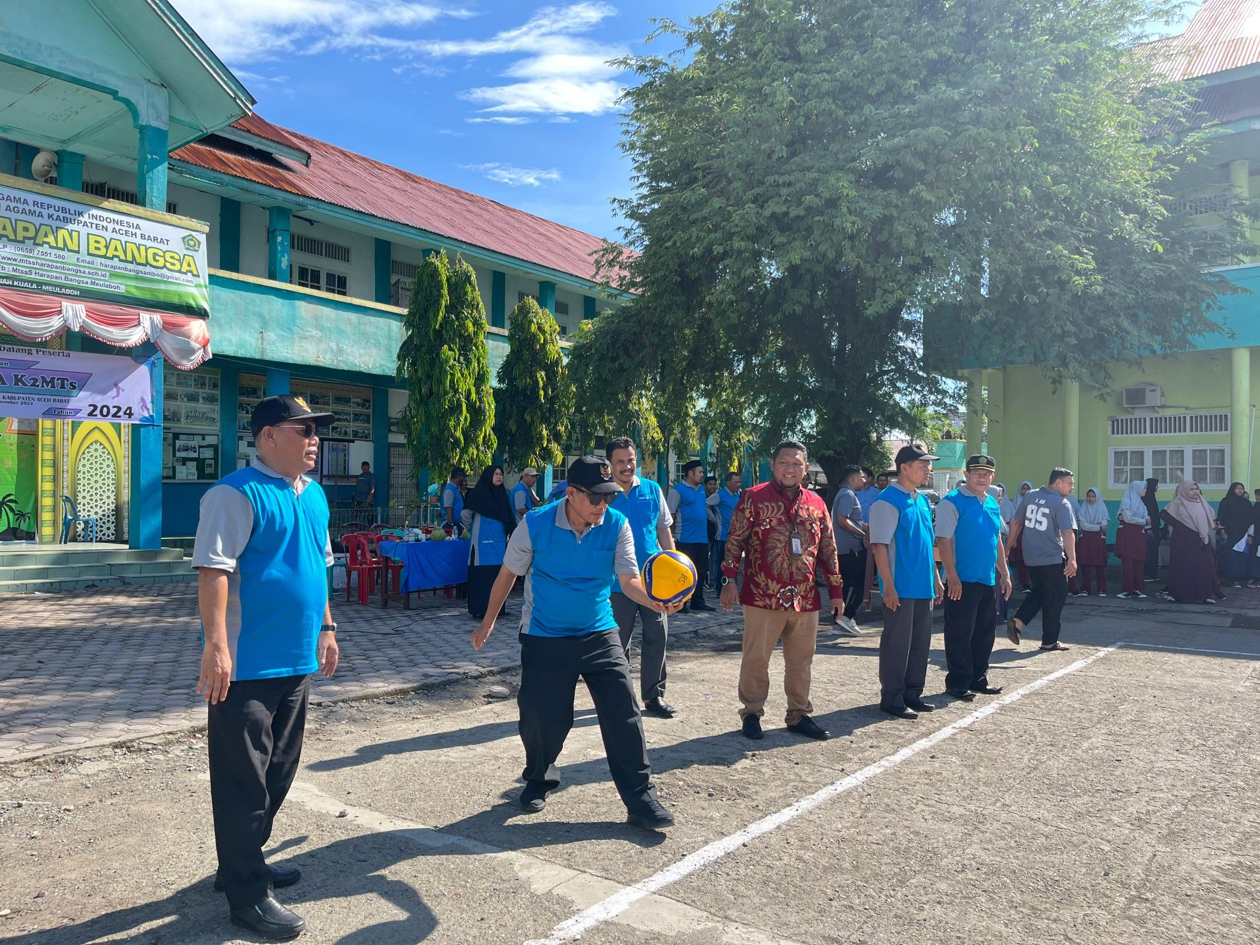 Kakankemenag Aceh Barat H. Abrar Zym,S.Ag., M.H. Menghadiri Pembukaan Perlombaan K2MTS Tahun 2024 di MTsS Harapan Bangsa