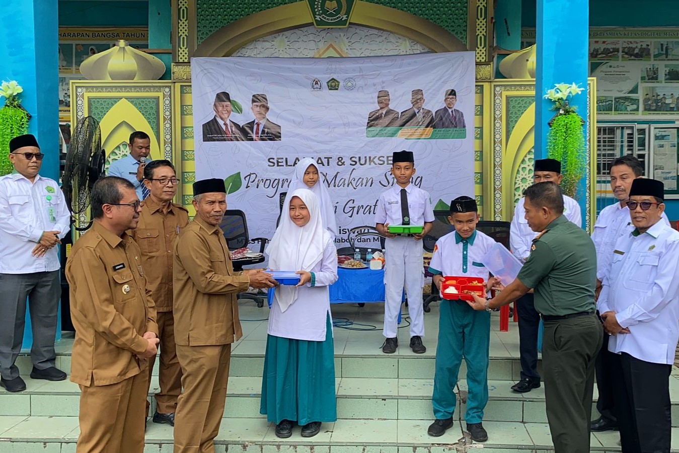 LAUNCHING PERDANA PROGRAM MAKAN BERGIZI GRATIS, SENIN 06 JANUARI 2025