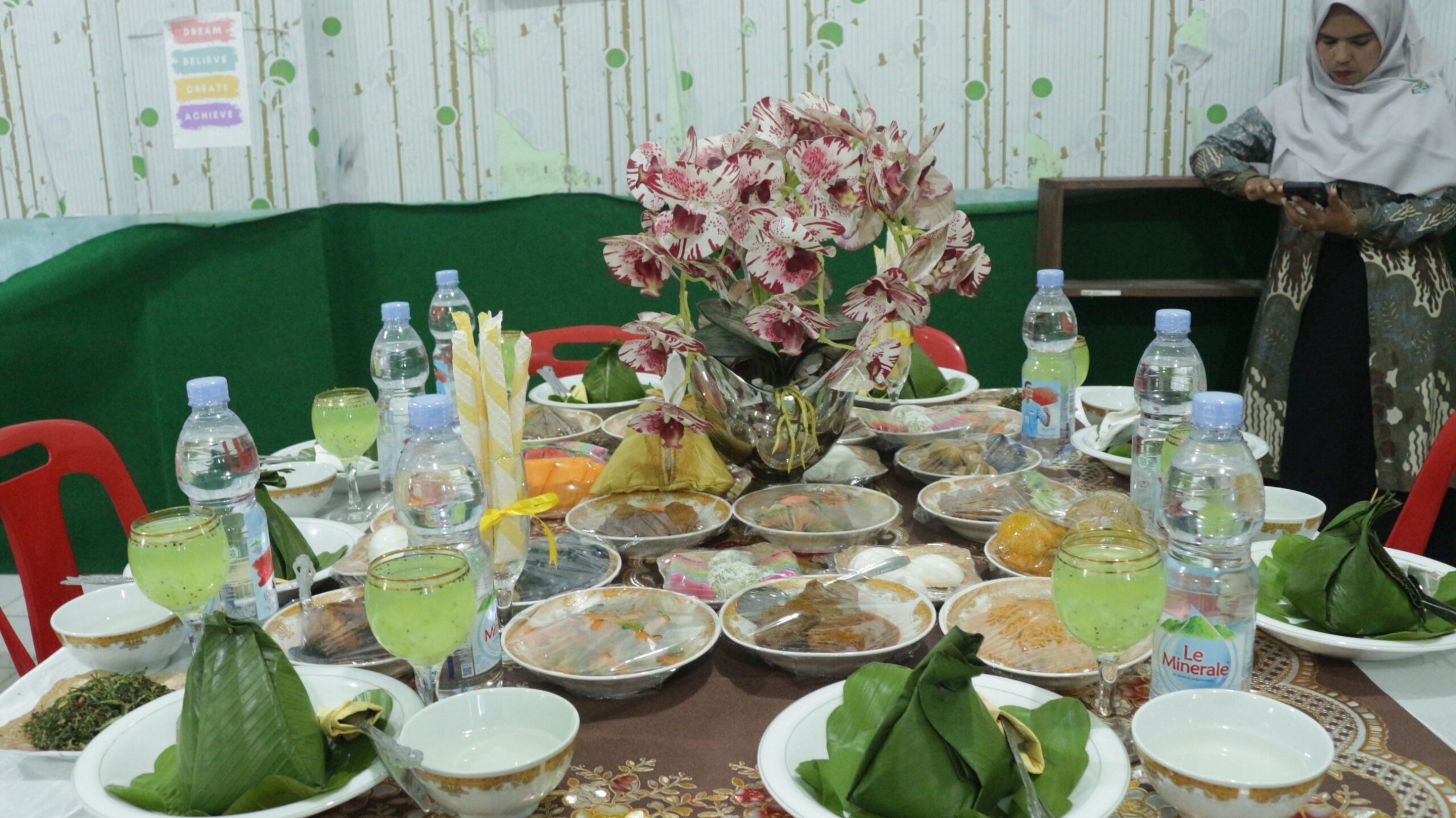 UJIAN PRAKTIK PRAKARYA, SISWA/I MTsS HARAPAN BANGSA HIDANGKAN “BU BISAN”